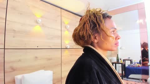 martina touss  online show from December 14, 2024, 2:01 am