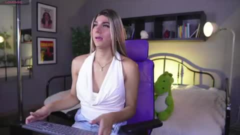 Snapshot of martinaa_rose chatting on June 17, 2026, 12:50 pm martinaa_rose online show from June 17, 2026, 12:50 pm