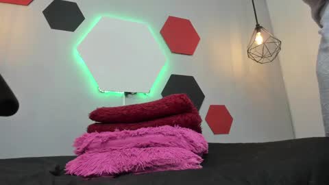 Snapshot of martinaclark chatting on December 4, 2024, 7:50 am Martina online show from December 4, 2024, 7:50 am