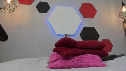 Snapshot of martinaclark chatting on December 4, 2024, 10:57 am Martina online show from December 4, 2024, 10:57 am