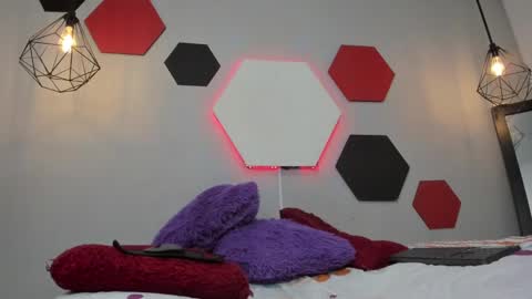 Snapshot of martinaclark chatting on December 9, 2024, 11:26 am Martina online show from December 9, 2024, 11:26 am