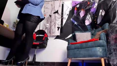 martinasoto online show from October 25, 2025, 3:36 am