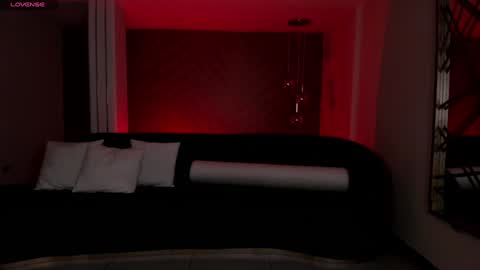 Snapshot of martinnabonnet chatting on December 19, 2024, 10:34 am Martinna Bonnet online show from December 19, 2024, 10:34 am