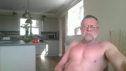 Snapshot of martinrgbxxxx chatting on April 14, 2026, 9:15 am martinrgbxxxx online show from April 14, 2026, 9:15 am