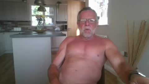 Snapshot of martinrgbxxxx chatting on July 10, 2026, 9:34 am martinrgbxxxx online show from July 10, 2026, 9:34 am