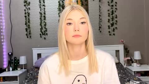 Snapshot of marvawillinghurst chatting on January 7, 2026, 9:01 am Lisa online show from January 7, 2026, 9:01 am