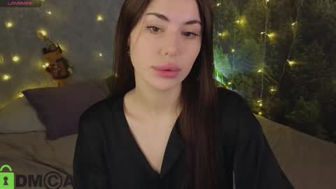 Mary  GMT 3 Mon Tue Wed Thu Fri 0300am - 0900am online show from December 22, 2025, 1:02 am