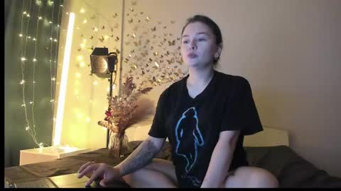 Julia online show from April 27, 2026, 8:40 pm