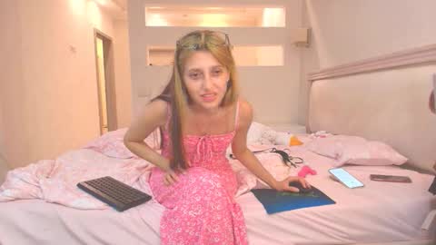 Snapshot of marya442004 chatting on October 1, 2025, 1:22 am marya442004 online show from October 1, 2025, 1:22 am