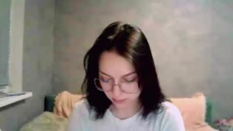 Stephie online show from December 4, 2025, 8:17 pm