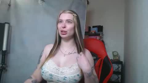 Snapshot of maryh0tlove chatting on May 12, 2026, 10:34 am maryh0tlove online show from May 12, 2026, 10:34 am