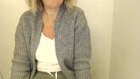 Maryil online show from December 23, 2024, 5:32 pm