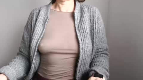 Maryil online show from January 17, 2025, 3:43 pm