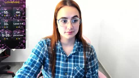 Snapshot of maryluna95 chatting on February 6, 2025, 1:38 am Dulce Maria online show from February 6, 2025, 1:38 am