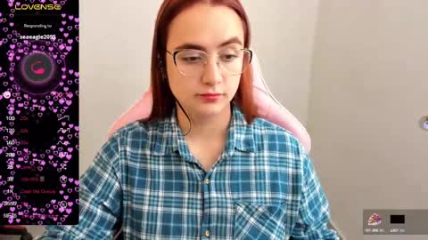 Snapshot of maryluna95 chatting on February 11, 2025, 5:07 pm Dulce Maria online show from February 11, 2025, 5:07 pm