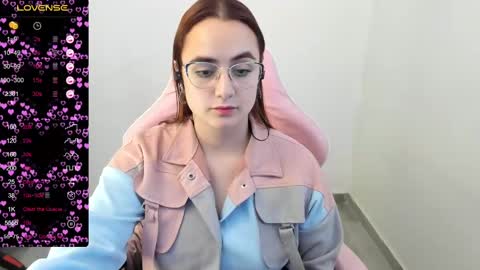 Snapshot of maryluna95 chatting on February 17, 2025, 10:58 pm Dulce Maria online show from February 17, 2025, 10:58 pm