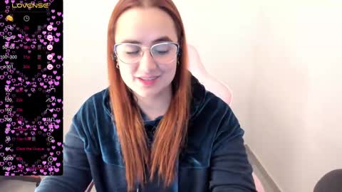 Snapshot of maryluna95 chatting on February 26, 2025, 4:14 am Dulce Maria online show from February 26, 2025, 4:14 am