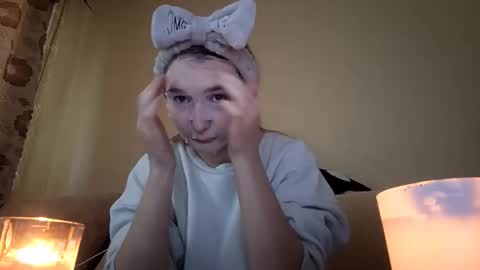 Hi My name is Elina Im 18 years old. online show from September 9, 2025, 7:19 am