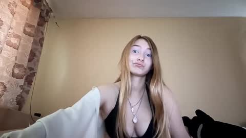 Hi My name is Elina Im 18 years old. online show from September 10, 2025, 7:19 am