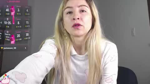 Snapshot of marylyrose chatting on October 15, 2025, 5:46 pm maryly rose online show from October 15, 2025, 5:46 pm