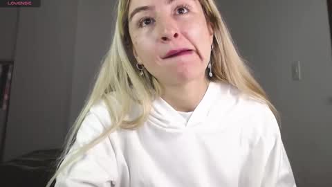 Snapshot of marylyrose chatting on October 19, 2025, 5:02 pm maryly rose online show from October 19, 2025, 5:02 pm