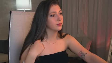 Snapshot of marymillerr chatting on September 18, 2025, 9:33 am Mary Miller online show from September 18, 2025, 9:33 am