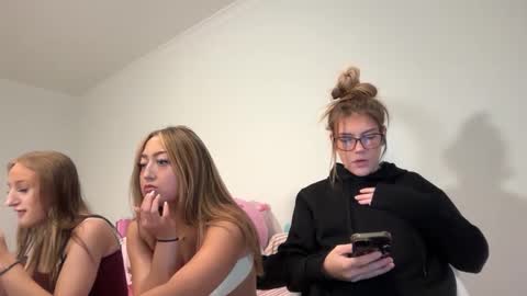 maryyy online show from September 12, 2025, 7:47 pm
