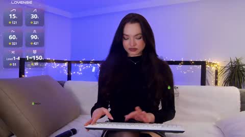 Marina online show from December 21, 2024, 9:04 pm
