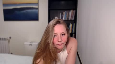 Snapshot of marytiny chatting on April 16, 2026, 9:39 pm Mary online show from April 16, 2026, 9:39 pm