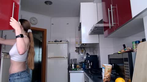 Snapshot of marytiny chatting on April 18, 2026, 12:53 pm Mary online show from April 18, 2026, 12:53 pm