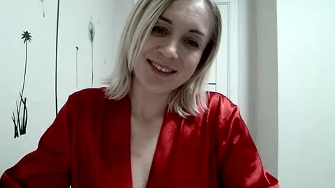 maryyemm online show from December 8, 2024, 7:43 pm