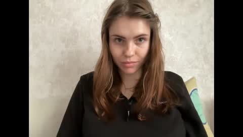 MaryYourr online show from December 4, 2025, 12:03 pm