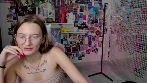 maryyy_may online show from September 9, 2025, 6:07 pm