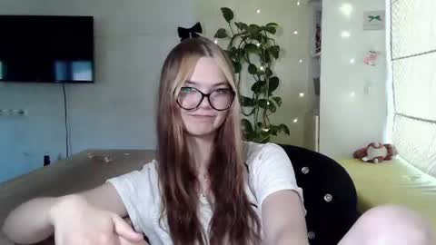 Snapshot of masakodownen chatting on June 19, 2026, 1:37 pm Nessa online show from June 19, 2026, 1:37 pm
