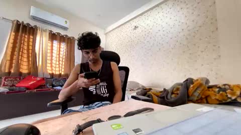 maskboyz2003 online show from November 7, 2025, 3:06 am