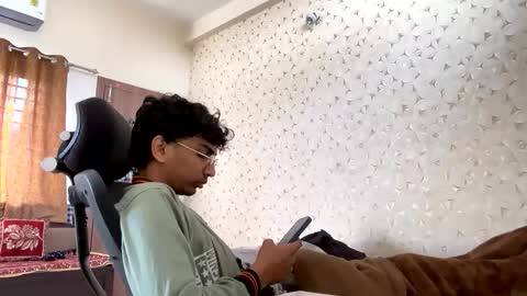 maskboyz2003 online show from December 4, 2025, 3:49 am