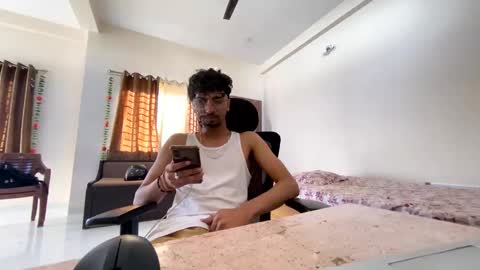 Mask Boy online show from February 19, 2025, 3:28 am