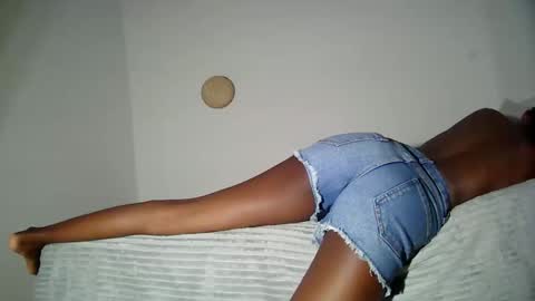 Snapshot of masked_shy_girl chatting on April 26, 2026, 2:15 pm masked_shy_girl online show from April 26, 2026, 2:15 pm