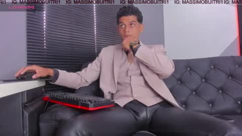 I am Massimo online show from June 19, 2026, 2:43 pm