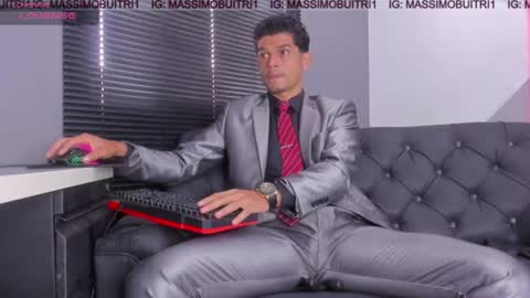 I am Massimo online show from July 4, 2026, 1:28 pm