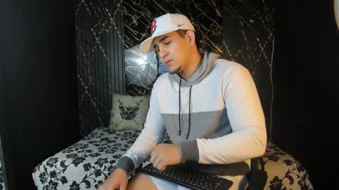 Snapshot of massimo_vidal chatting on February 14, 2026, 12:02 pm massimo_vidal online show from February 14, 2026, 12:02 pm