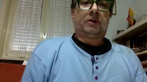 Snapshot of massimoxsempre chatting on December 4, 2024, 8:45 am massimoxsempre online show from December 4, 2024, 8:45 am