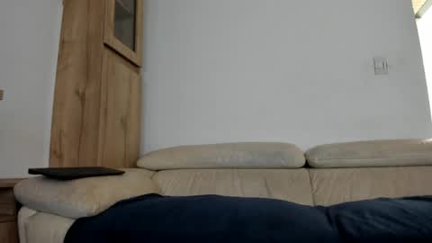 Domi online show from May 5, 2026, 1:08 pm