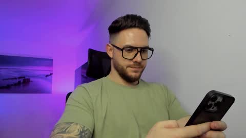 Snapshot of master_alexxxander chatting on January 13, 2026, 7:52 pm Alex online show from January 13, 2026, 7:52 pm