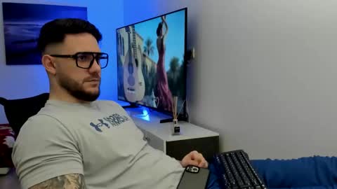 Snapshot of master_alexxxander chatting on February 3, 2026, 6:22 am Alex online show from February 3, 2026, 6:22 am