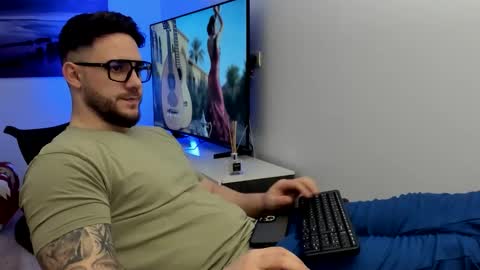 Snapshot of master_alexxxander chatting on February 4, 2026, 6:41 am Alex online show from February 4, 2026, 6:41 am