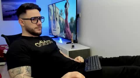 Snapshot of master_alexxxander chatting on February 5, 2026, 6:51 am Alex online show from February 5, 2026, 6:51 am