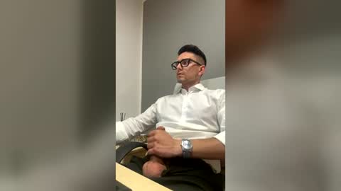 Snapshot of masterboss_fl chatting on June 18, 2026, 11:47 am Master Boss online show from June 18, 2026, 11:47 am