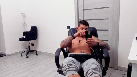 masterchris12 online show from December 4, 2024, 11:46 pm