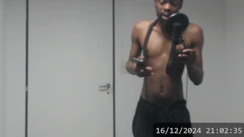 Snapshot of masterdomfuck chatting on December 17, 2024, 12:01 am Masterdomfuck online show from December 17, 2024, 12:01 am